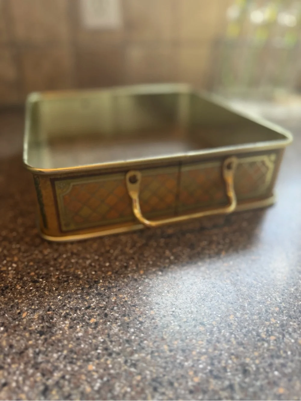 Vintage Pyrex 232 2 Qt Casserole Dish w/ Fruit Metal Serving Cradle Handles